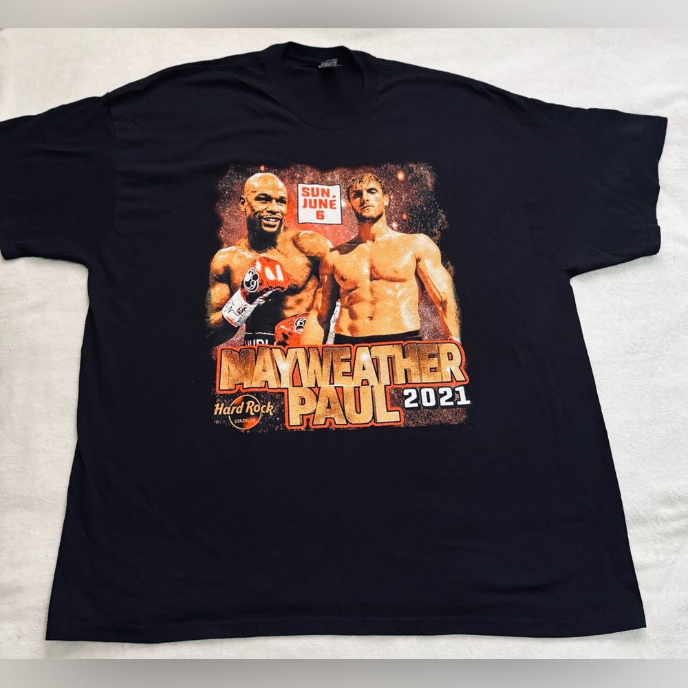 Gildan Black Graphic Tee with Bold Design